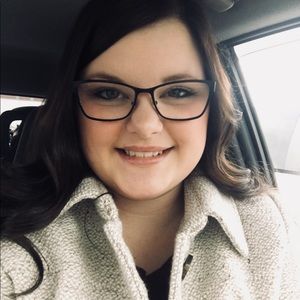 Meet your Posher, Cecilia